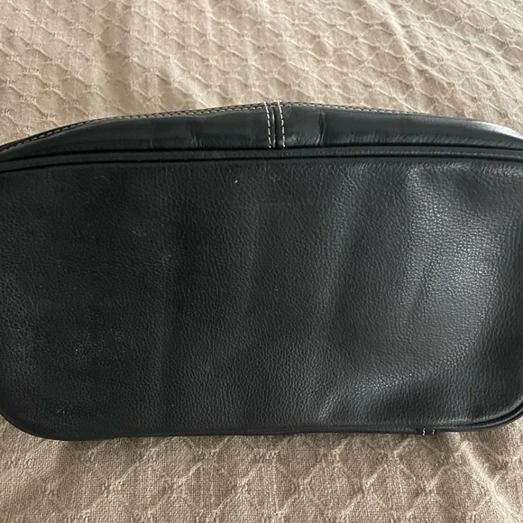 Fossil Black Genuine Leather Toiletry Bag(Men’s) - Picture 8 of 9